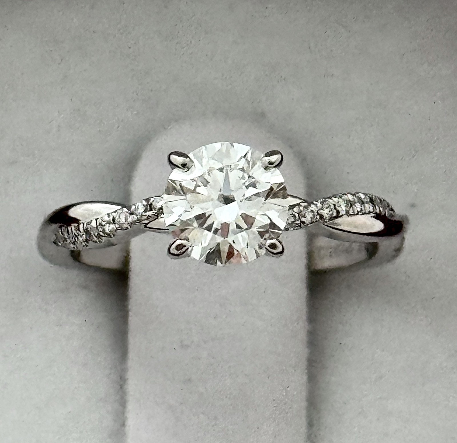 PLATINUM DIAMOND SOLITAIRE 0.80 C, VVS2, D COL, EXCELLENT CUT, GIA, USD $7,400+T
