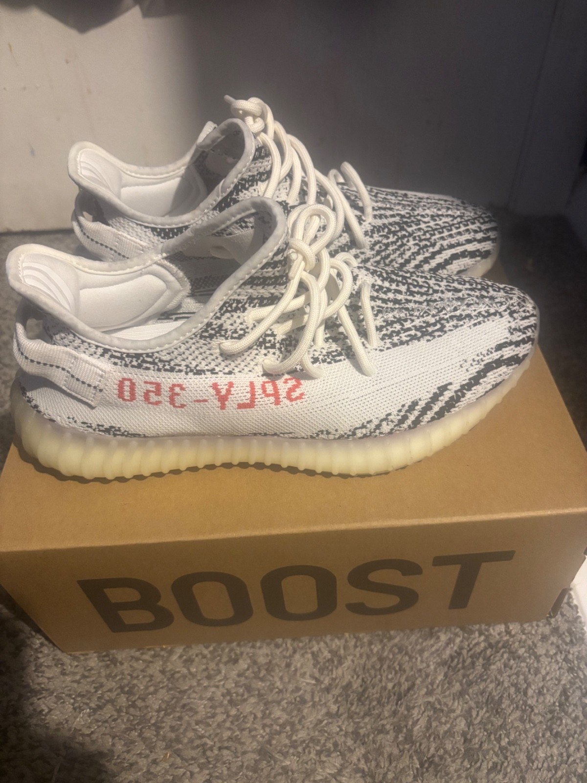 Size 8.5 - adidas Yeezy Boost 350 V2 Low Zebra Size 8.5 - adidas Yeezy Boost 350 V2 Low Zebra