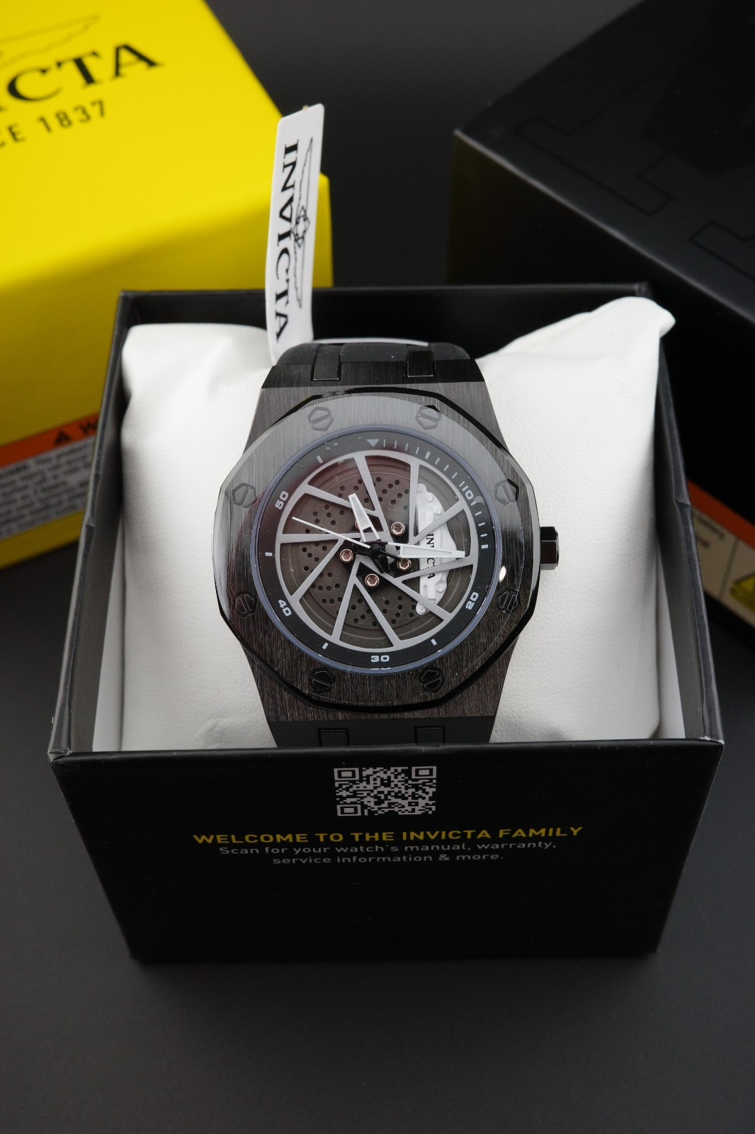 Invicta Speedway Rim 69489 Men's Racing 42mm Black Quartz Watch Brand New Boxed Invicta Speedway Rim 69489 Men's Racing 42mm Black Quartz Watch Brand New Boxed