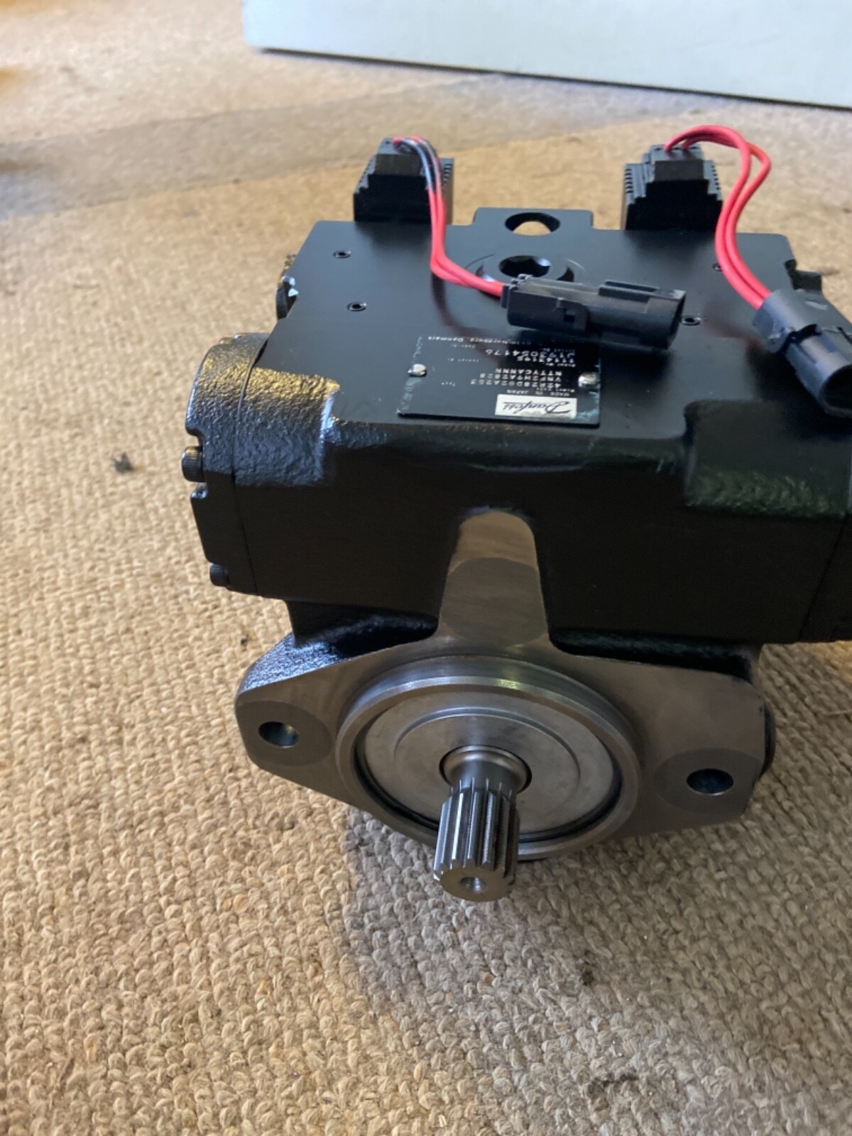 New  Sauer Danfoss Hydraulic Axial Piston Pump 42R28DG2A253, 11143195