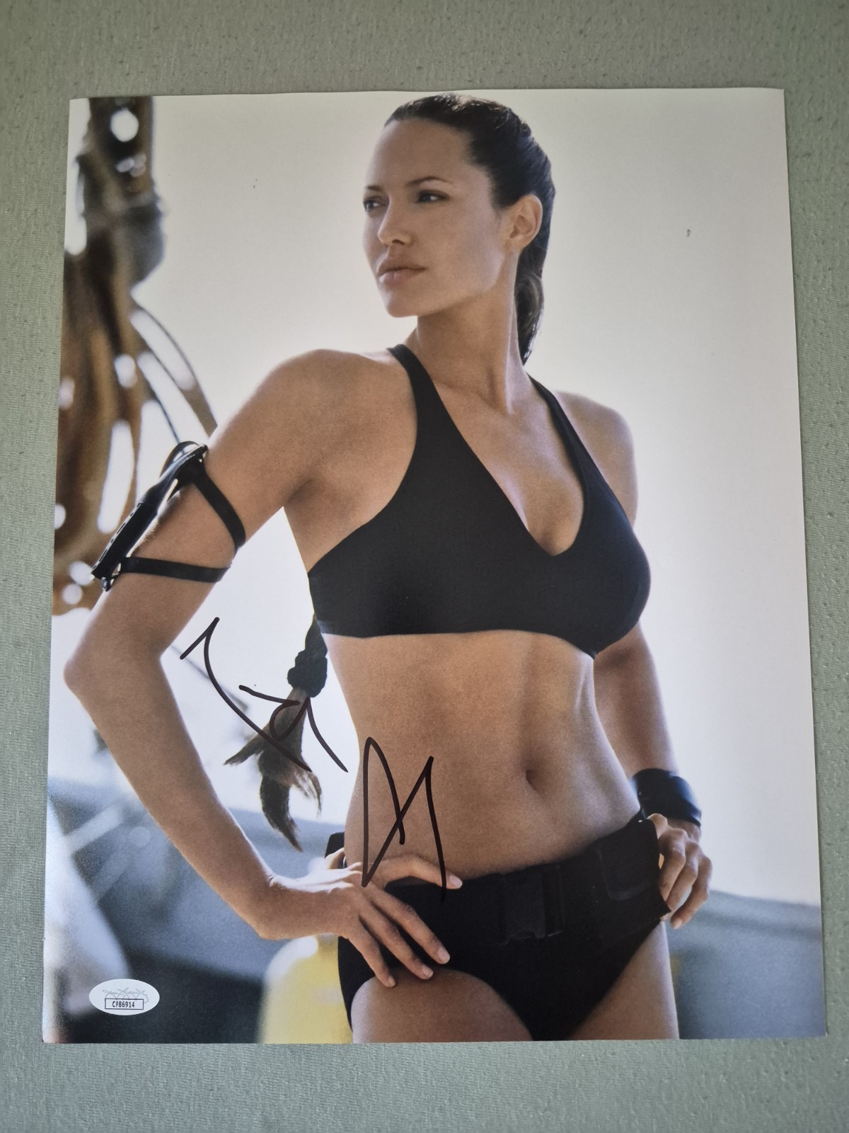 HOT SEXY TOMB RAIDER ANGELINA JOLIE SIGNED 11X14 JSA HOT SEXY TOMB RAIDER ANGELINA JOLIE SIGNED 11X14 JSA