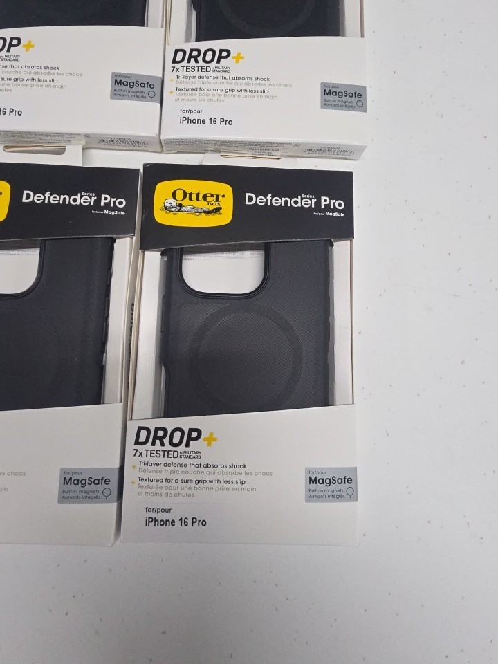 NEW OtterBox Apple iPhone 16 Pro Defender Series Case with MagSafe (Black) Z3 NEW OtterBox Apple iPhone 16 Pro Defender Series Case with MagSafe (Black) Z3