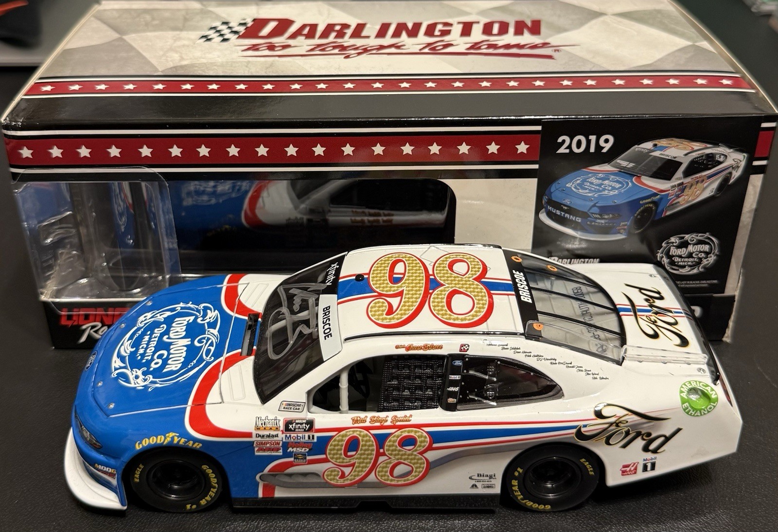 2019 Chase Briscoe #98 Ford Darlington Throwback 1/24 NASCAR DieCast AUTO SIGNED 2019 Chase Briscoe #98 Ford Darlington Throwback 1/24 NASCAR DieCast AUTO SIGNED
