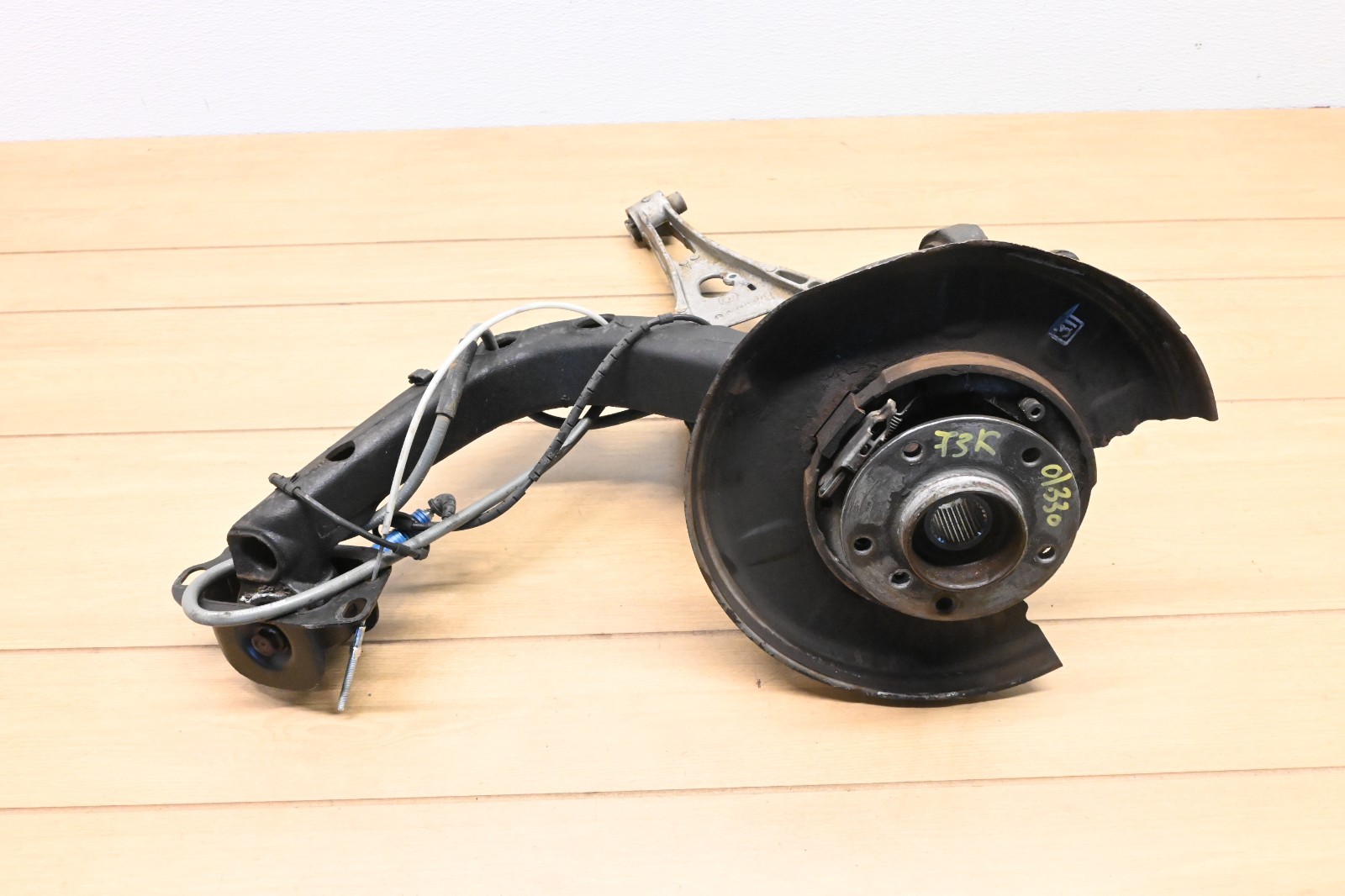 01-06 BMW E46 330 325 Rear Right Suspension Spindle Trailing Arm Hub OEM 73kMile