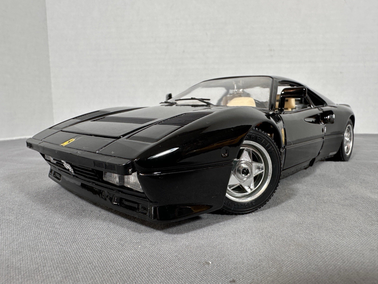BBurago Ferrari 288 GTO Model Car BLACK Diecast 1:18 Scale - Made in Italy