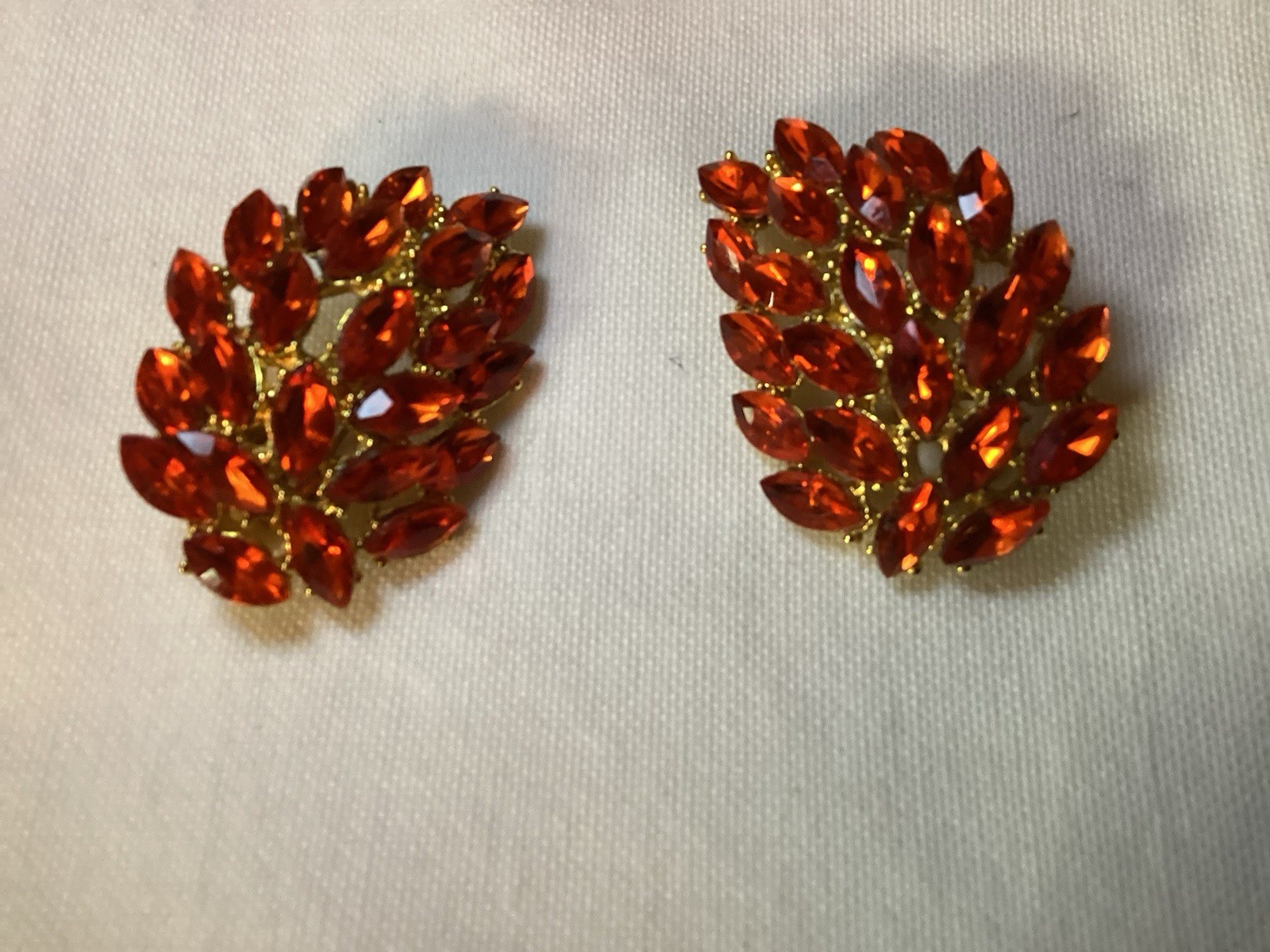 Pre-Owned Orange Rhinestones Clip On Earrings