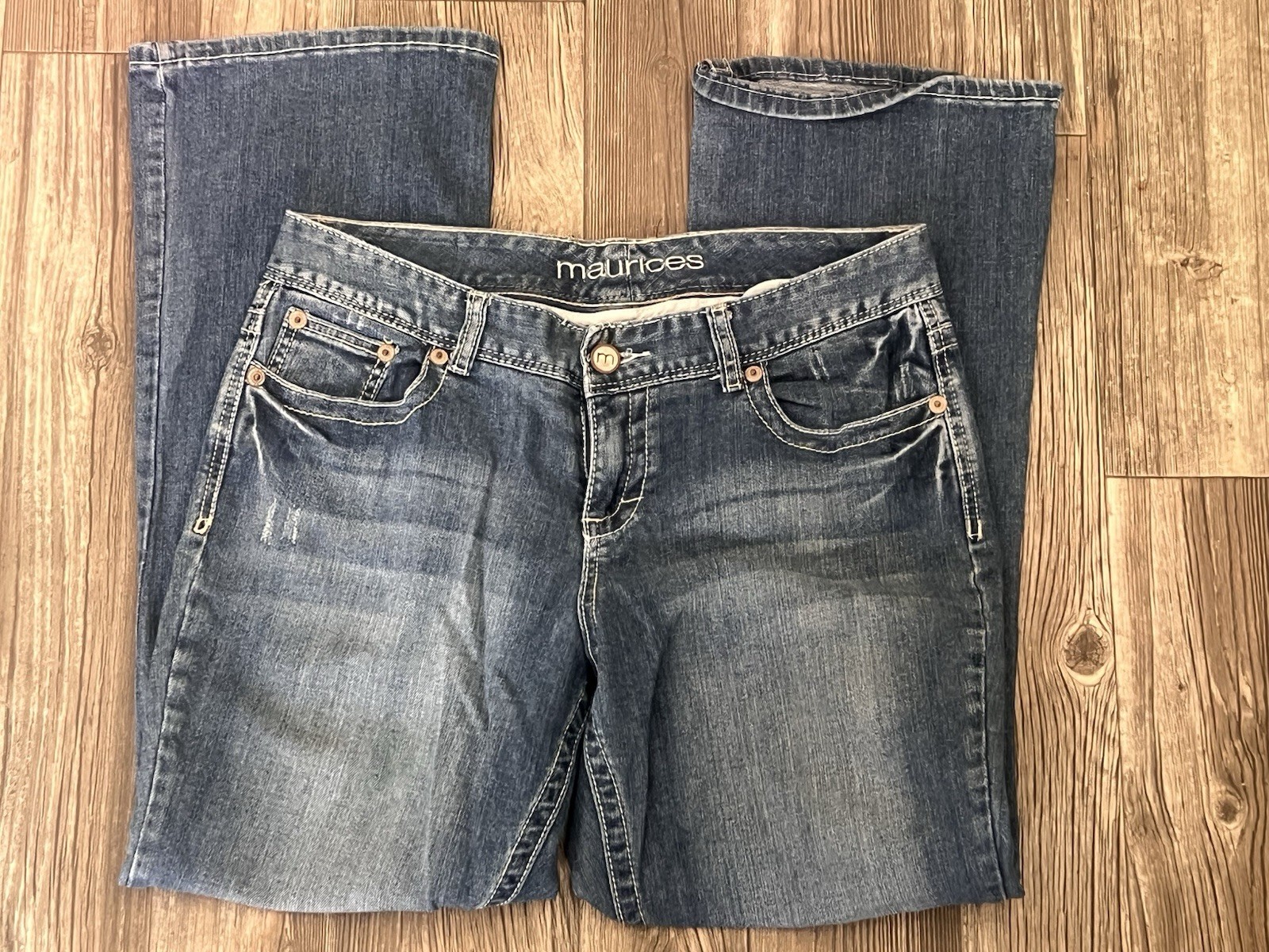 Maurice’s Women’s Blue Jeans 9/10 Short Distressed curvy 