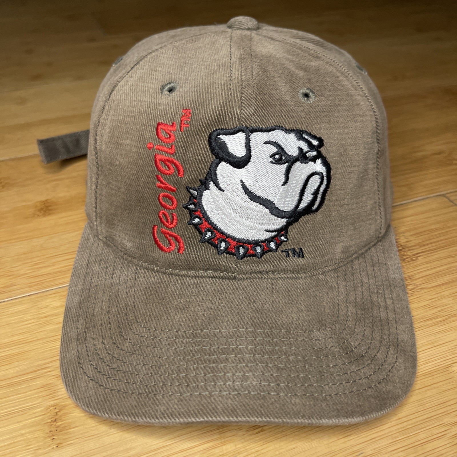 VTG Georgia Bulldogs UGA Y2K 2000s Logo 90s Strapback Dad Hat (SHALLOWER FIT) VTG Georgia Bulldogs UGA Y2K 2000s Logo 90s Strapback Dad Hat (SHALLOWER FIT)