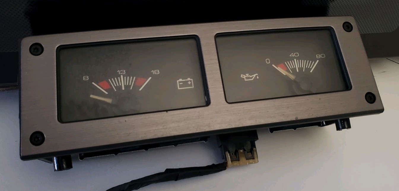 1986 PONTIAC FIERO GT OIL PRESSURE & VOLTAGE AUXILIARY GAUGE CLUSTER