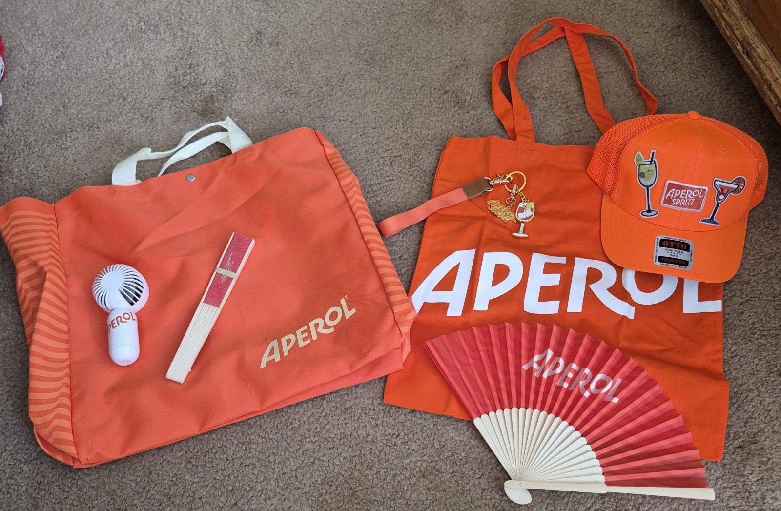 NEW RARE 7 LOT Hilary Duff The Lucky Me Tour APEROL SPRITZ HAT TOTE CHARMS FANS NEW RARE 7 LOT Hilary Duff The Lucky Me Tour APEROL SPRITZ HAT TOTE CHARMS FANS
