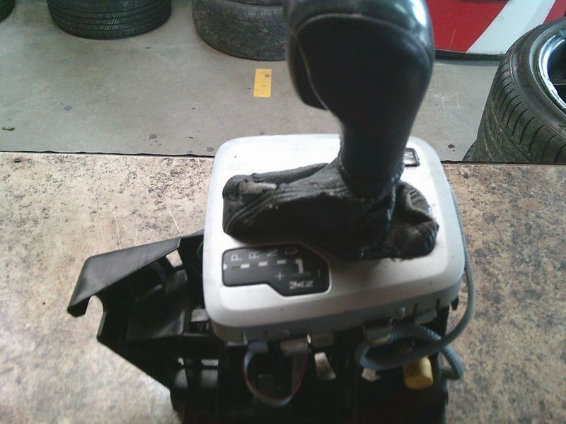 2003–2014 Volvo XC90  Automatic  Floor  Shifter Shift Assembly OEM