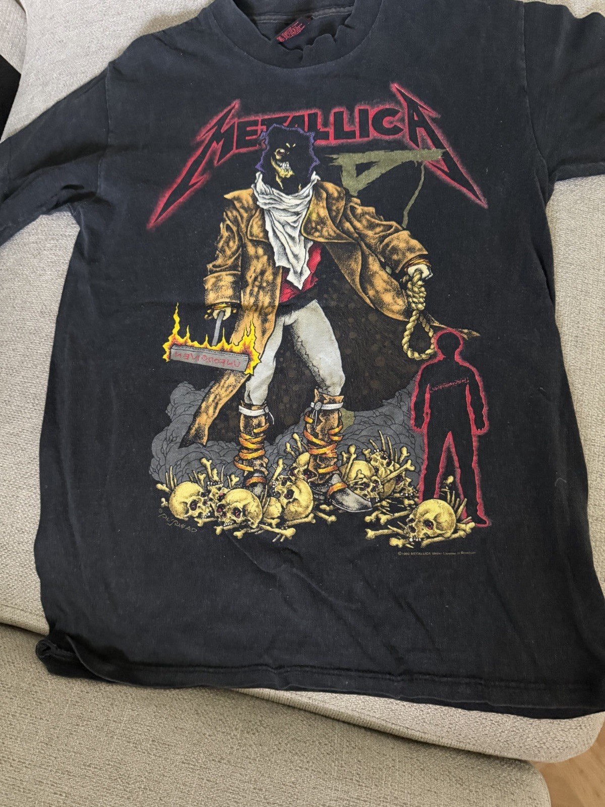 Metallica Unforgiven T- Shirt Size MED METALLICA LABEL 