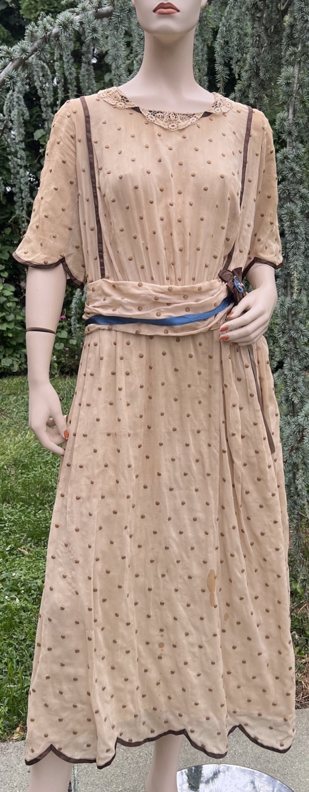 ANTIQUE EDWARDIAN BEIGE COTTON DRESS W/ EMBROIDERED DOTS BROWN RIBBON TRIM