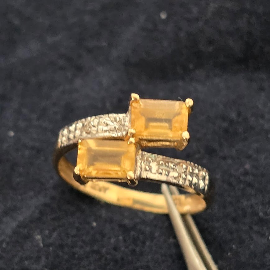 Vintage 10K Yellow Gold Bypass Style Ring Two Emerald Cut Pale Citrine Size 6