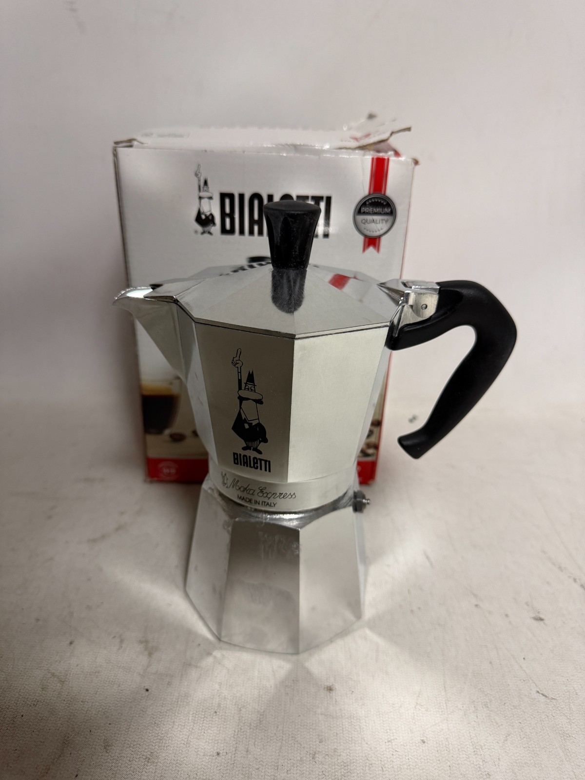 Bialetti Moka Express Coffee Maker - 6 Cup - Silver Bialetti Moka Express Coffee Maker - 6 Cup - Silver