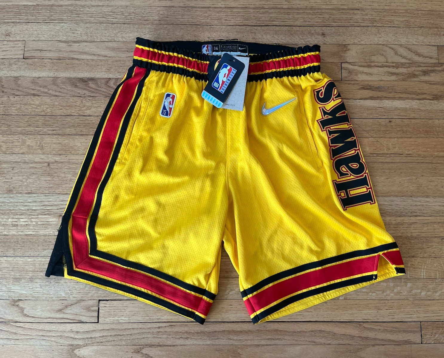Atlanta Hawks Authentic Nike 75th Anniversary Retro Shorts Mens 34 Medium NWT Atlanta Hawks Authentic Nike 75th Anniversary Retro Shorts Mens 34 Medium NWT