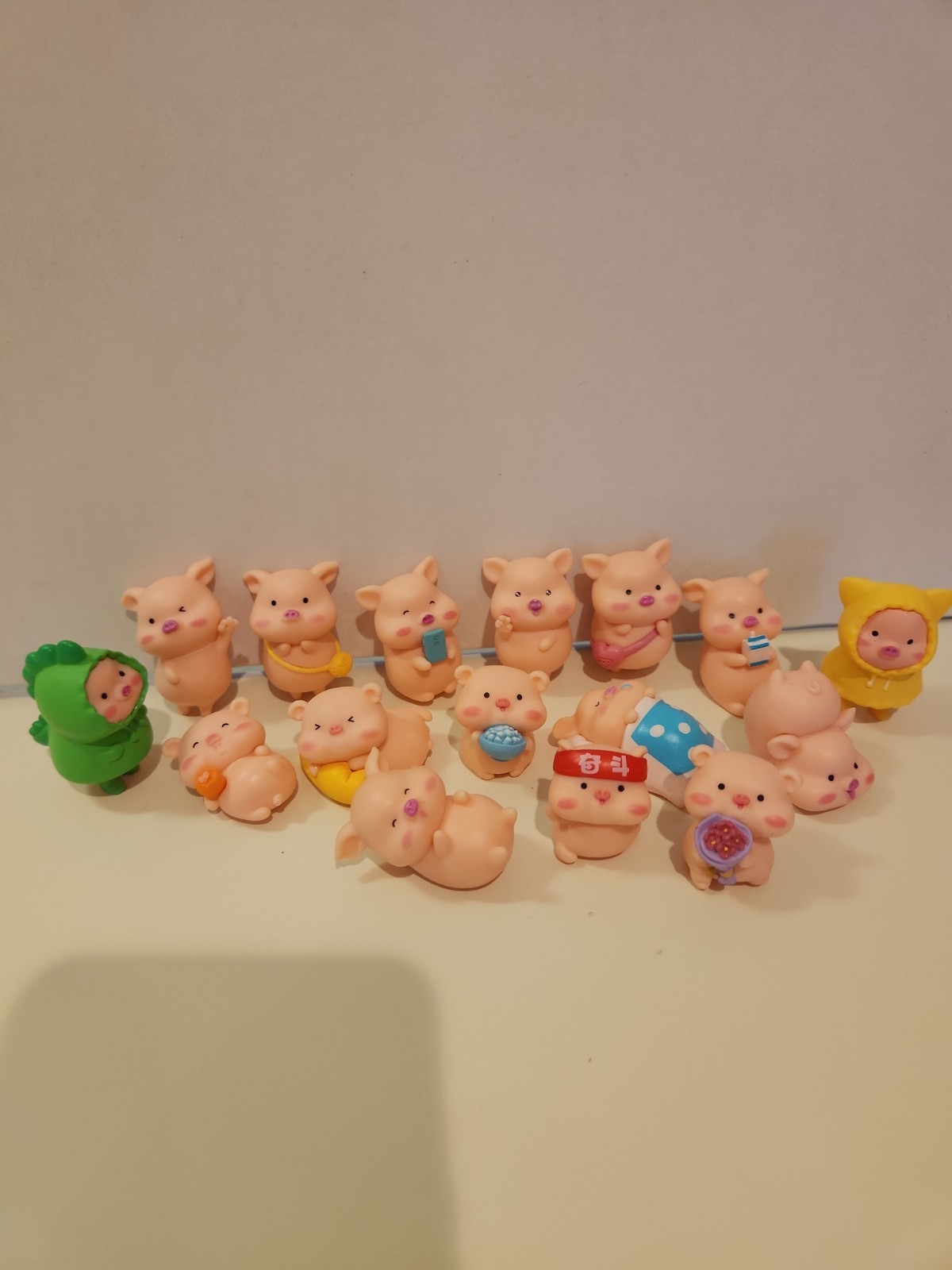 Piggie Collection. 16 Plastic 3-4 cm Pig Figurines. An Entire Collection of...