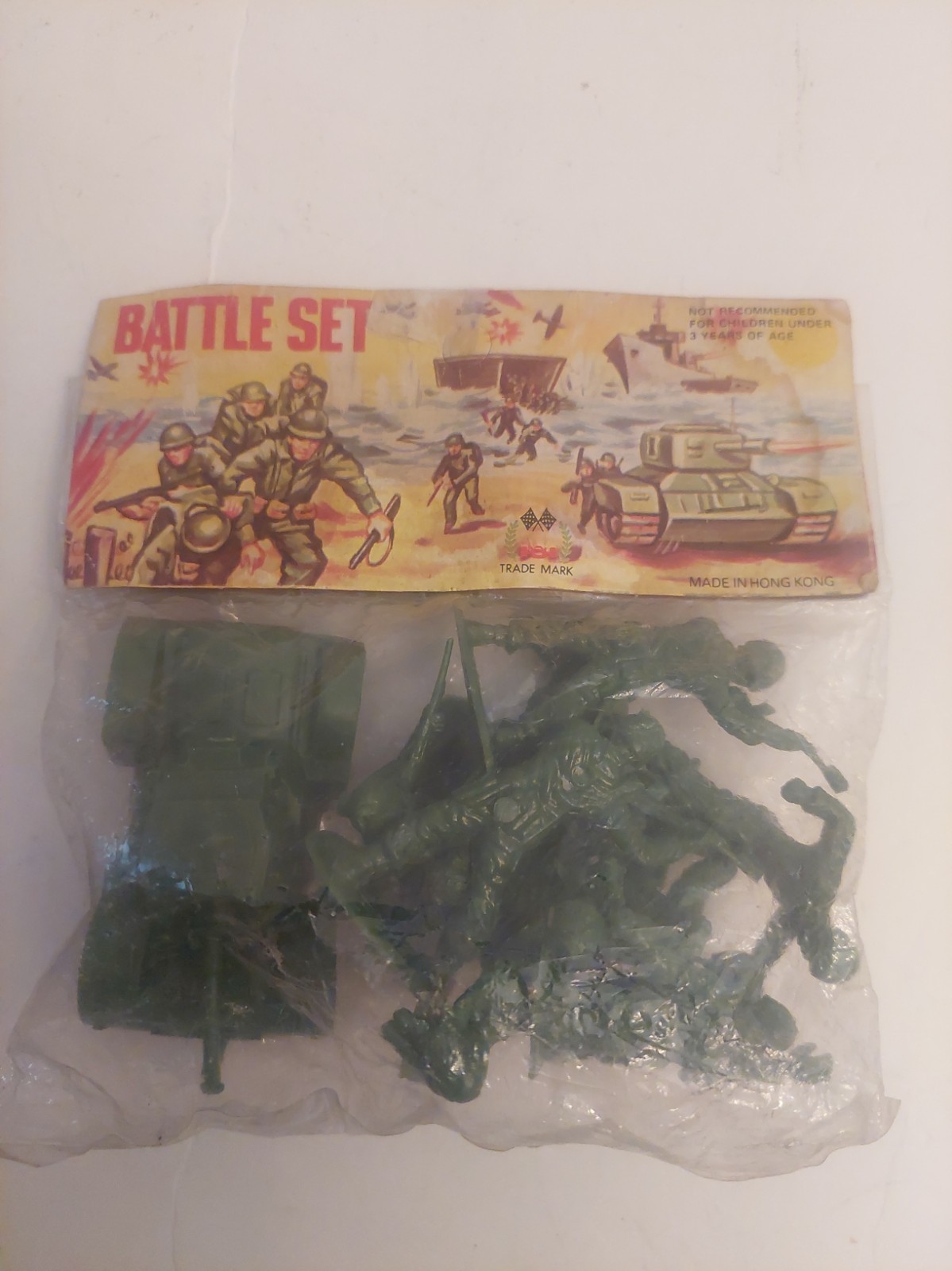 Vintage Bag of Plastic Toy Soldiers & Tank Battle Set