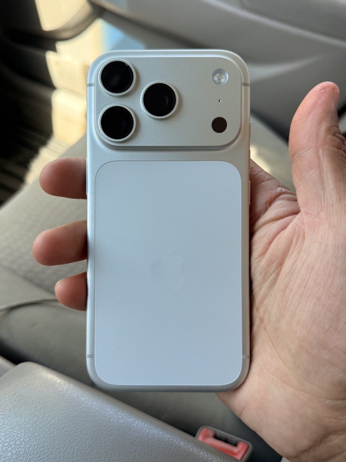 Apple iPhone 17 pro Silver - FOR PARTS ONLY - All OEM Apple Original Parts