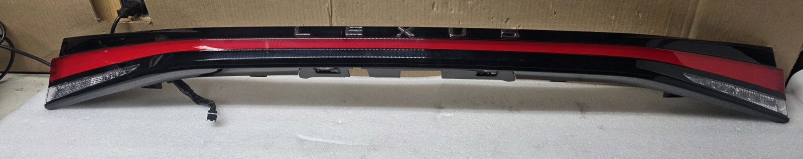 2023-2026 Lexus RX350 RX500H Rear Center LED Liftgate Tail Light Bar OEM