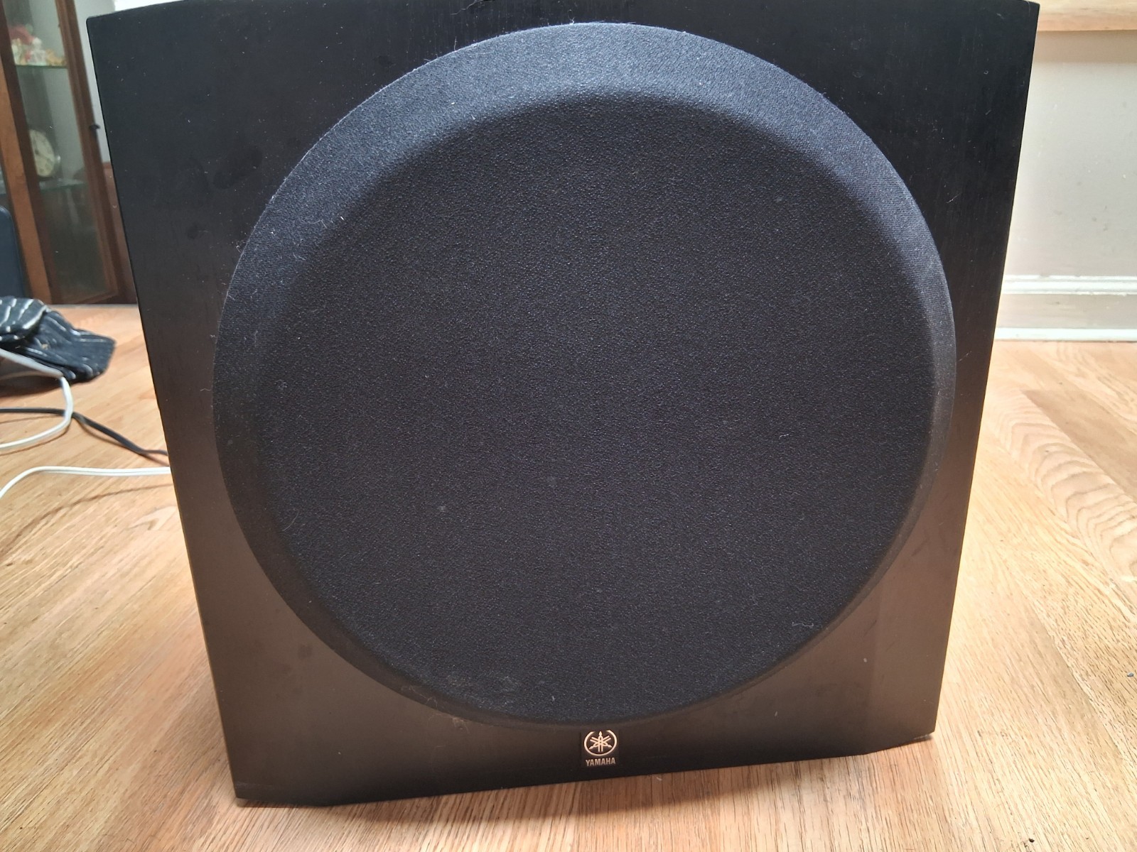 Yamaha YST-SW216 Powered SubwooferYamaha YST-SW216 Powered Subwoofer 10\