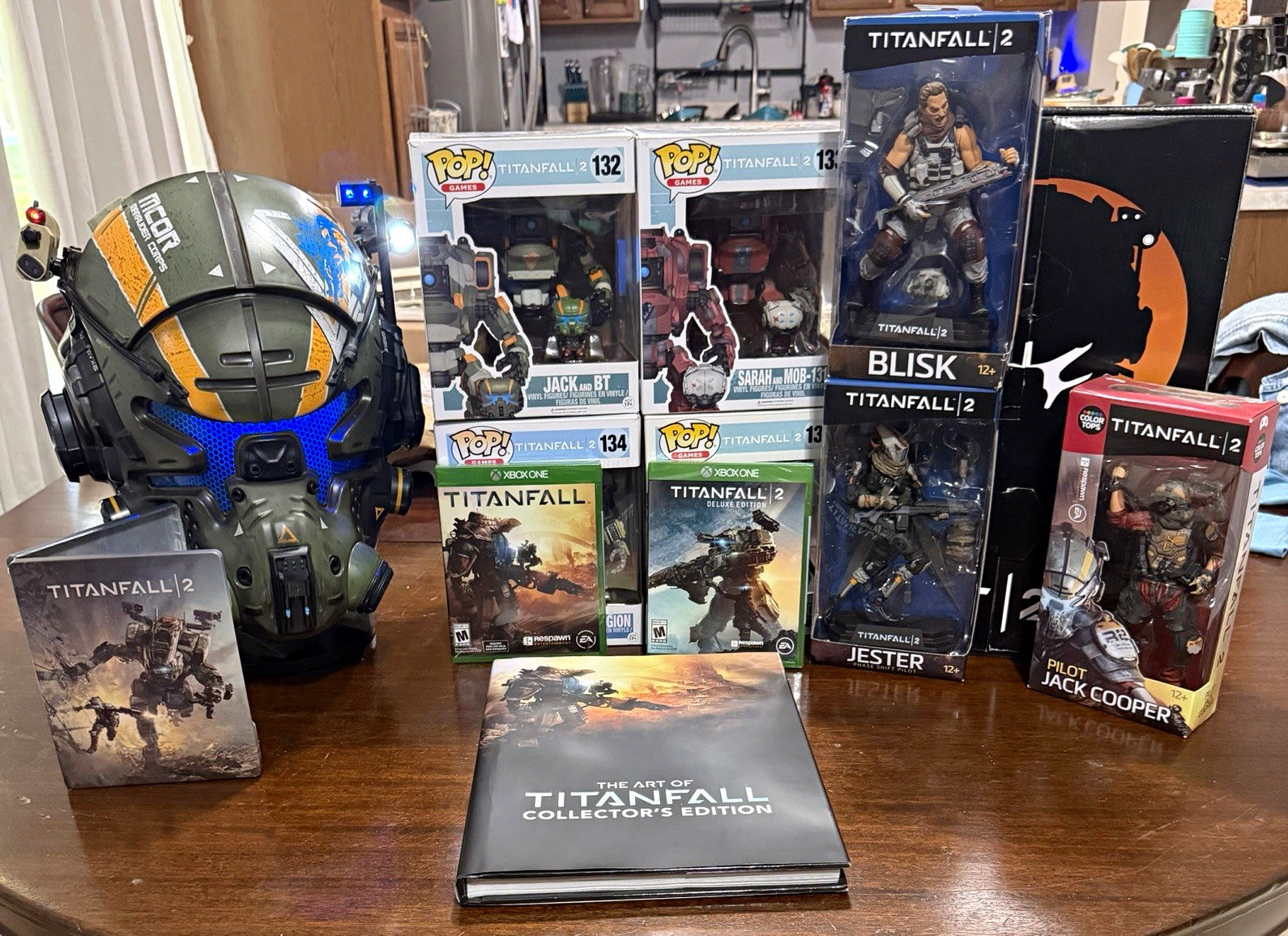 Titanfall 2 Collector\'s Edition Collectibles Lot Pop Games and accessories ￼
