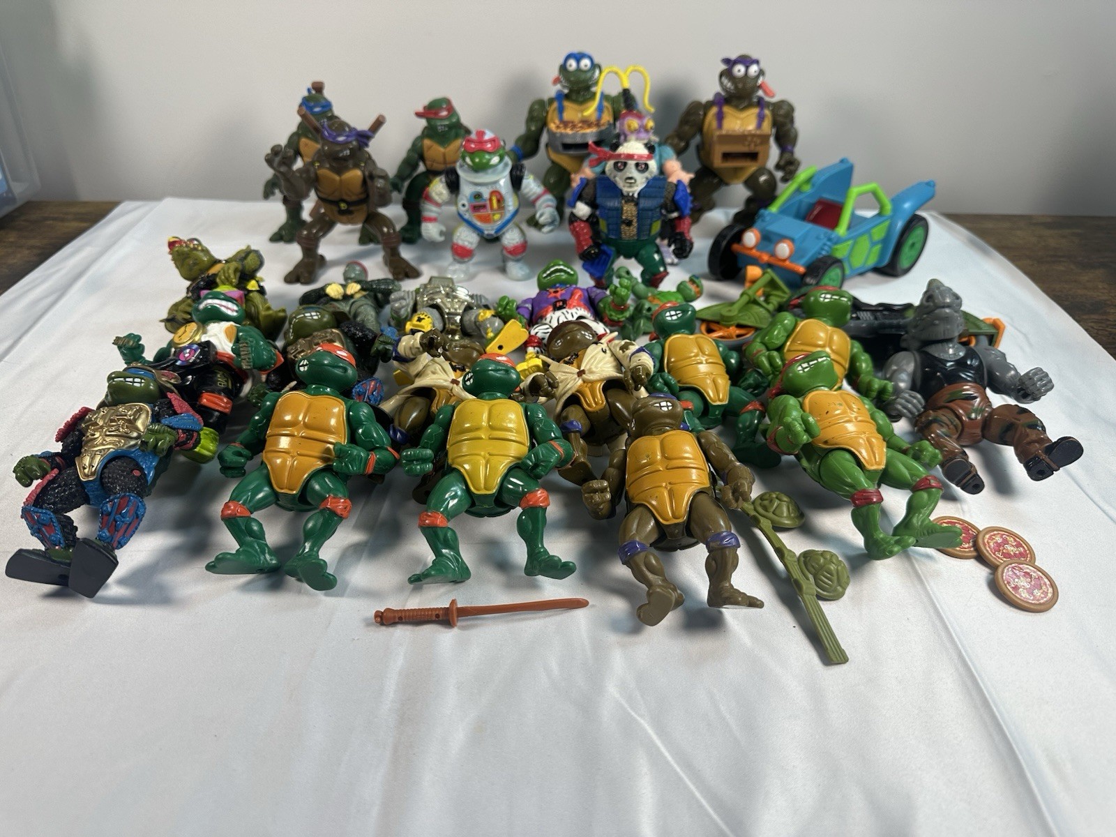 Lot of 25 Vintage Teenage Mutant Ninja Turtles figures + 2 Vehicles ~ TMNT ~