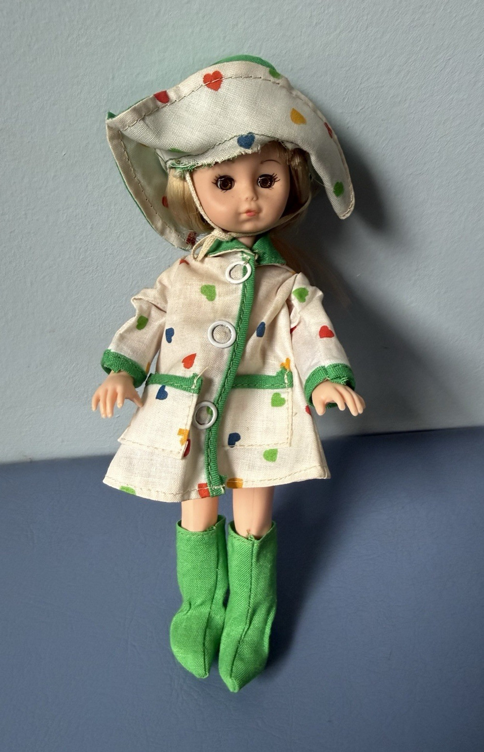 VTG  1978 VOGUE GINNY DOLL IN GREEN HEART RAINCOAT OUTFIT #70118
