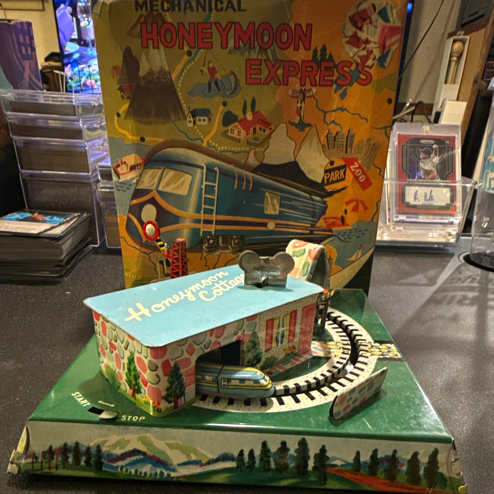 Louis Marx Vintage Mechanical Honeymoon Express Tin Toy Train Set 1950 NOS 