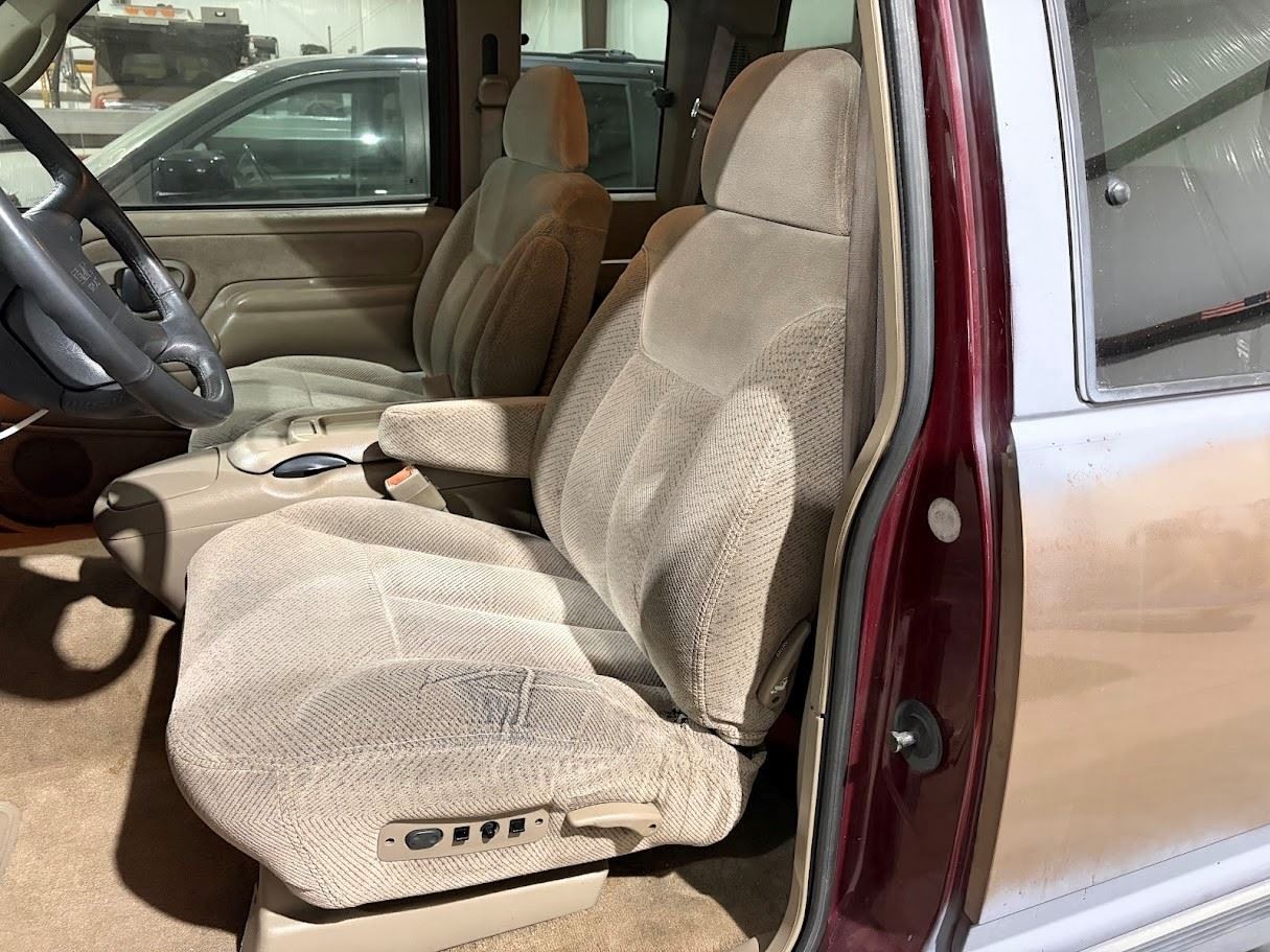 GMC 1500  1996 Front Seat 1149947