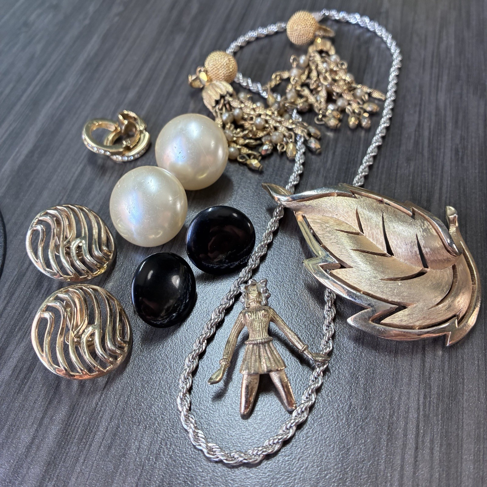 Signed Trifari Jewelry Lot - ALL SIGNED Trifari Jewelry - Vintage Signed Trifari Jewelry Lot - ALL SIGNED Trifari Jewelry - Vintage