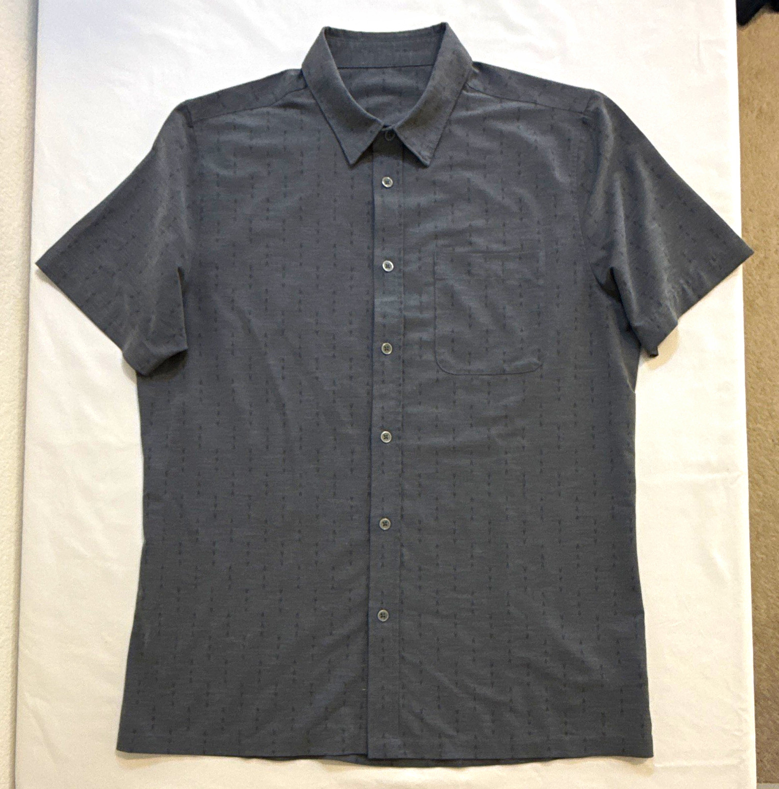 Vuori Men’s M Gray Short Sleeve Button-Up Shirt Chest Pocket