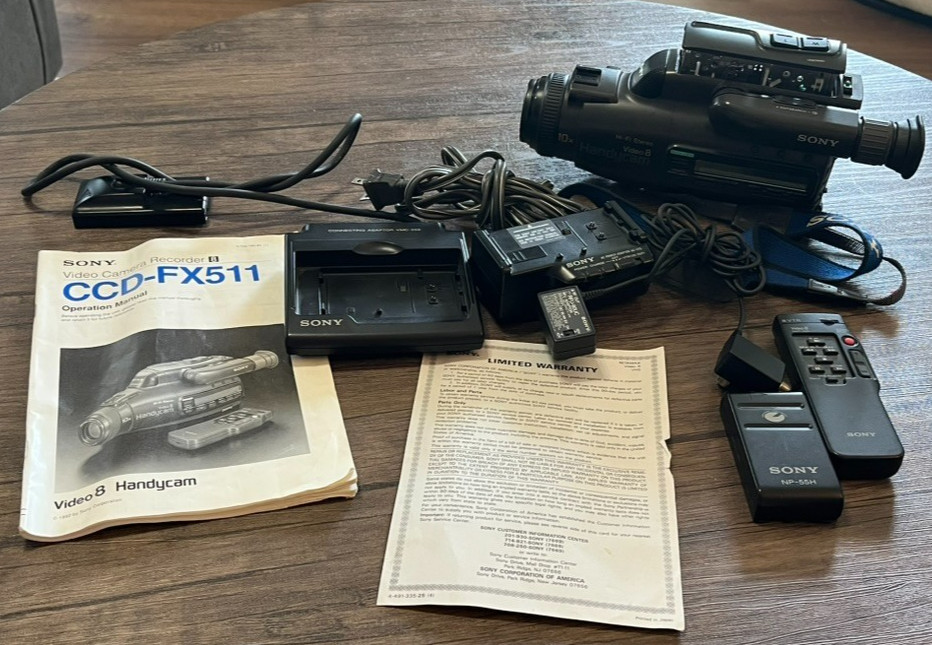 VTG Sony Handycam Video 8 Camcorder CCD-FX511 w/ Accessories FOR PARTS VTG Sony Handycam Video 8 Camcorder CCD-FX511 w/ Accessories FOR PARTS