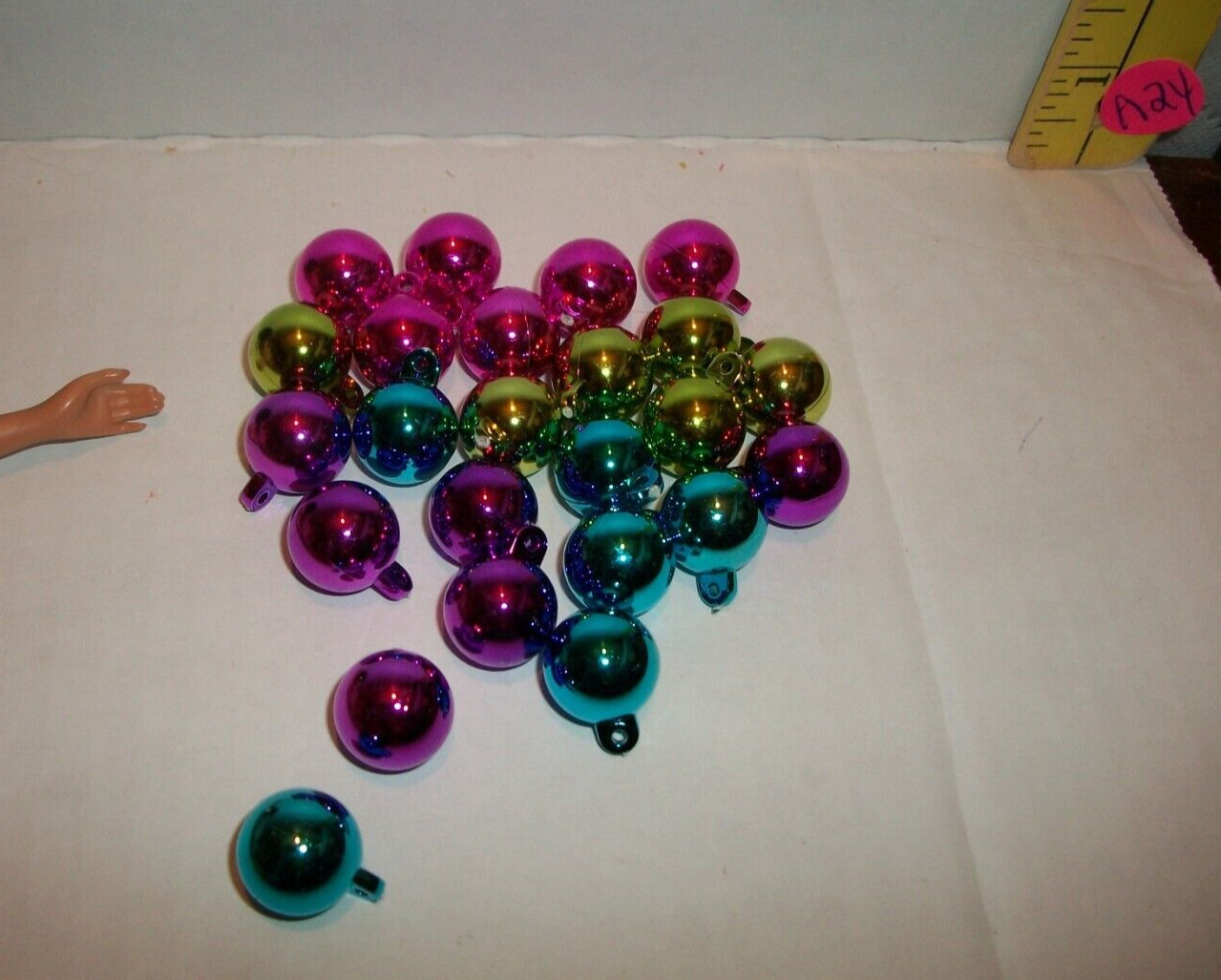 1/6 SCALE FASHION DOLL SIZE MINIATURE BALL CHRISTMAS TREE ORNAMENT LOT (24 PC) 1/6 SCALE FASHION DOLL SIZE MINIATURE BALL CHRISTMAS TREE ORNAMENT LOT (24 PC)