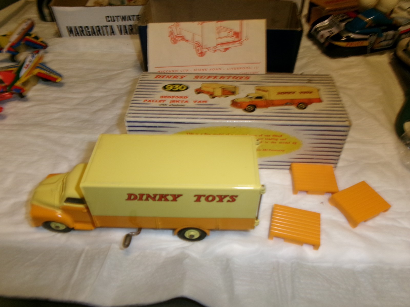 Vintage Dinky Supertoys | VNMIB | Bedford Pallet Jekta Delivery Van | No. 930