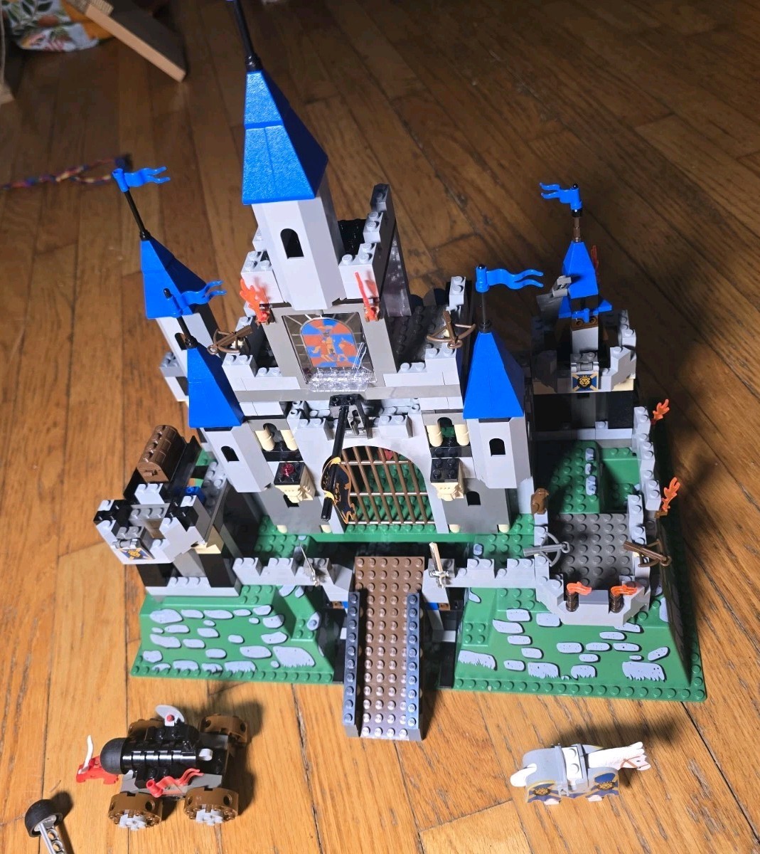 LEGO Castle: King Leo's Castle (6091) Used But 95% Plus Complete