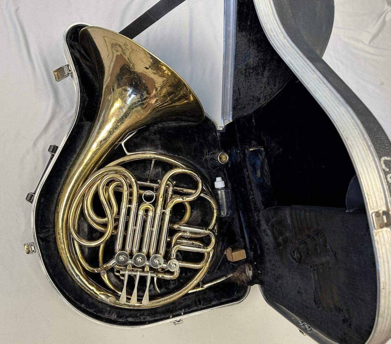 QUALITY C.G. CONN U.S.A. DOUBLE FRENCH HORN + MOUTHPIECE + CASE + BONUS