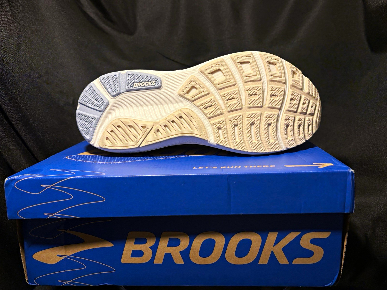 Brooks Ghost 17 Men\'s Low Top Lace-Up Mesh Running Sneaker 120431-431