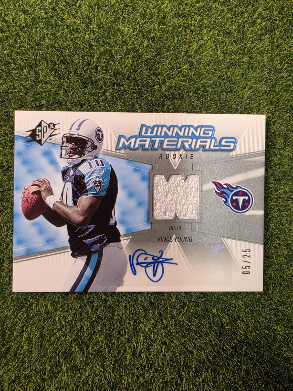 2006 Upper Deck Spx Winning Materials Vince Young Auto /25 (RC, MEM, AU)