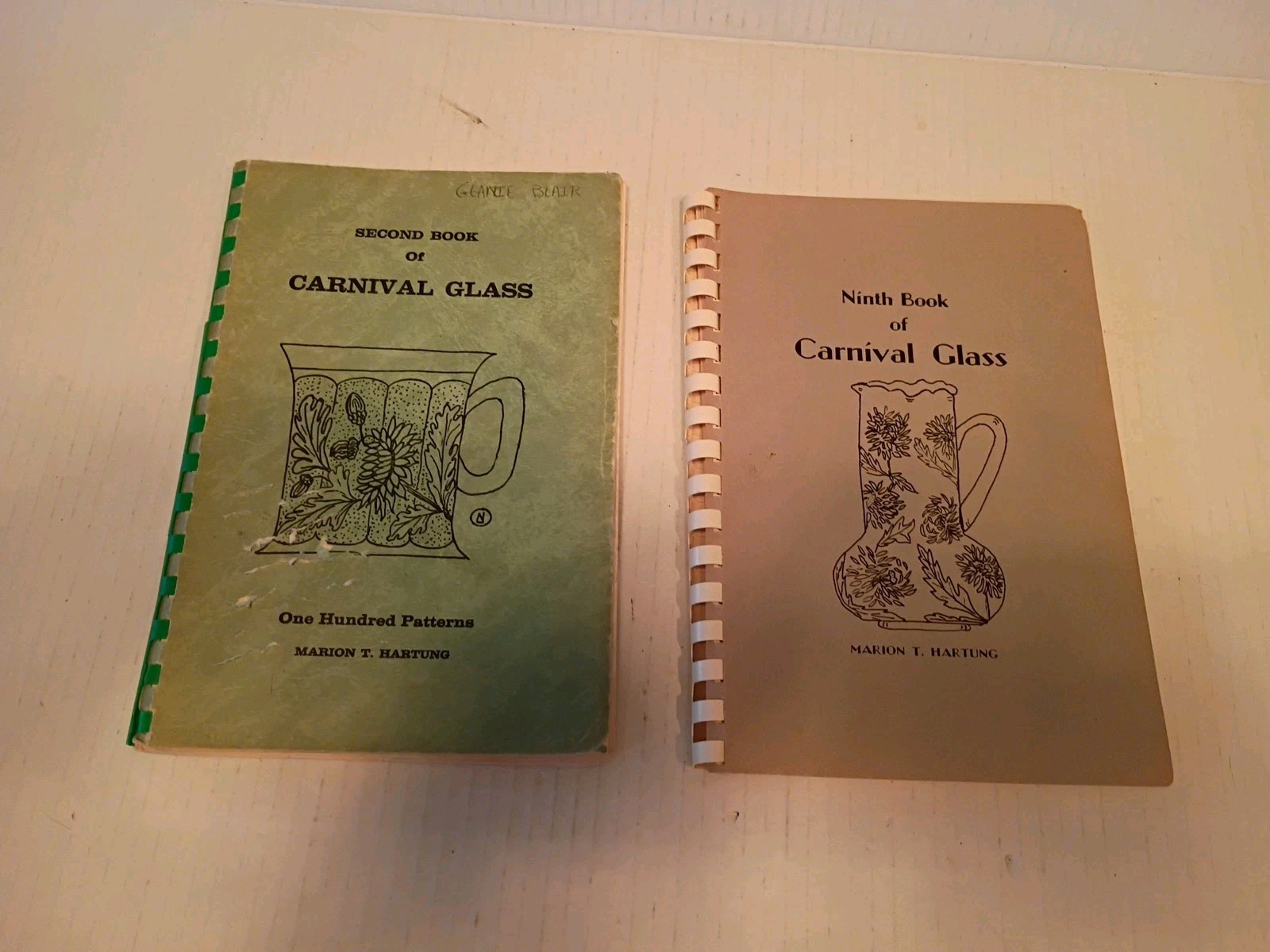 2 Ct Lot Book of Carnival Glass  Marion Hartung Vintage 1961 1970