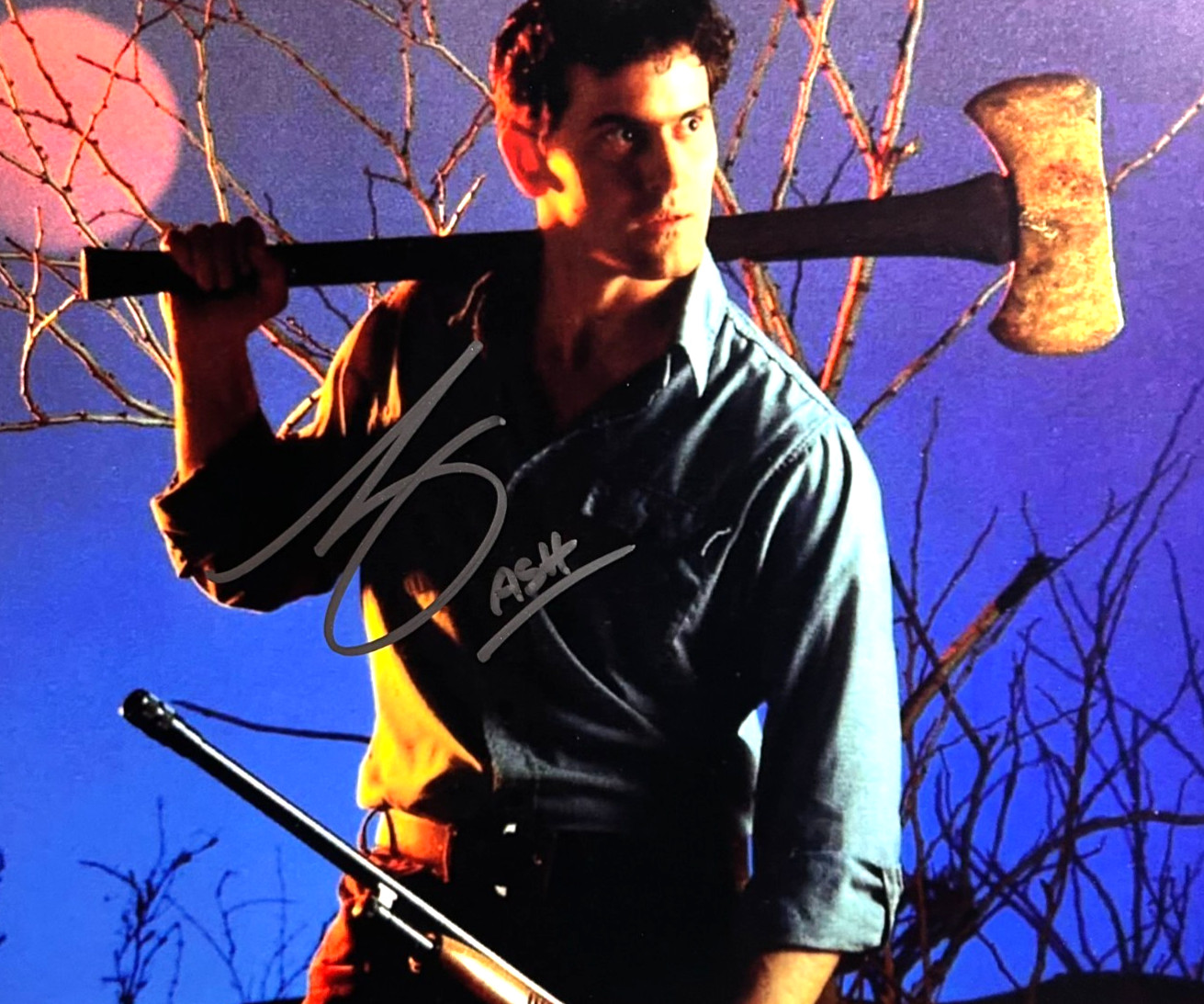 Bruce Campbell (EVIL DEAD) Signed 8x10\
