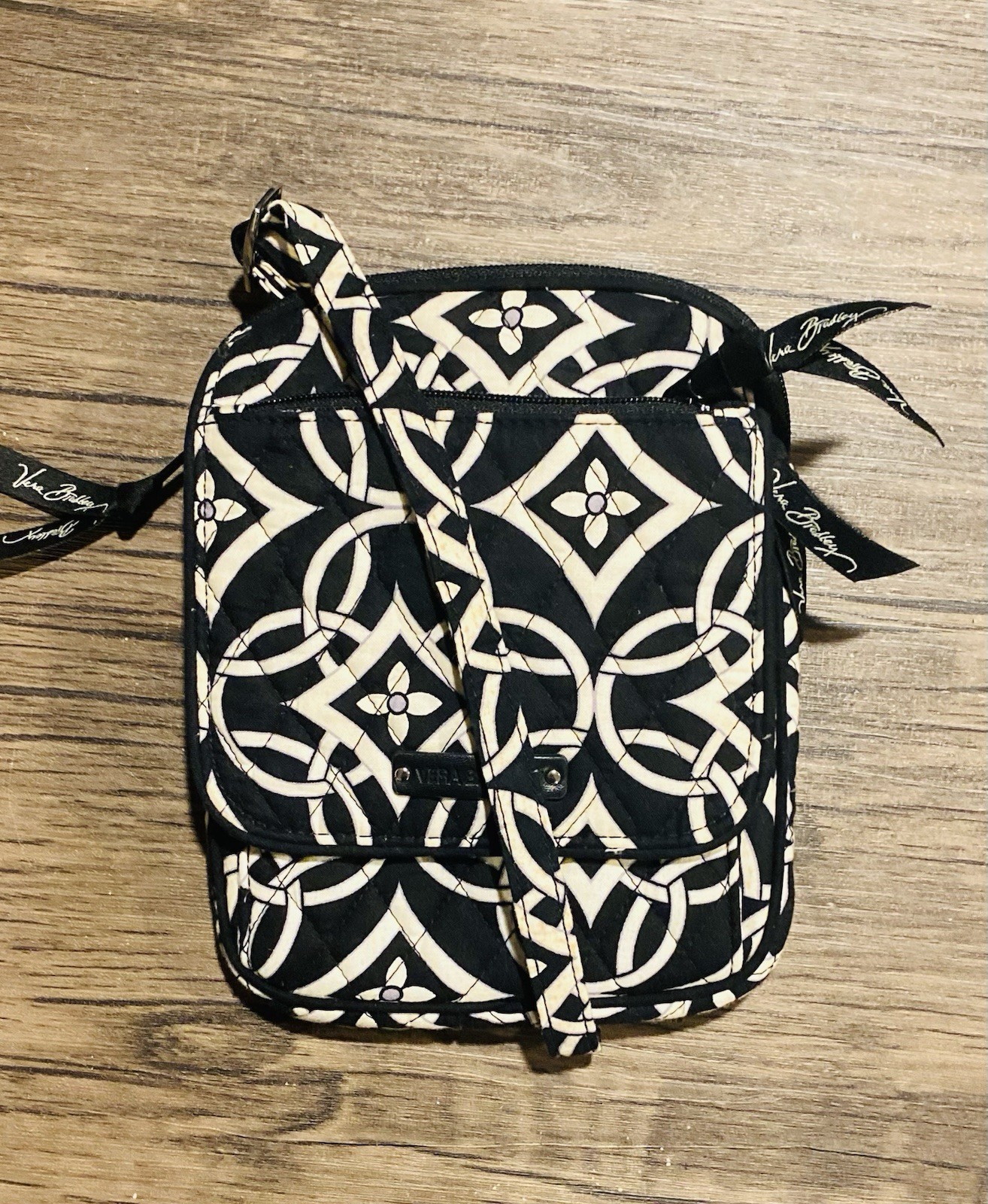 Vera Bradley Vintage Concerto Black & White Quilted Geometric Crossbody Bag Vera Bradley Vintage Concerto Black & White Quilted Geometric Crossbody Bag