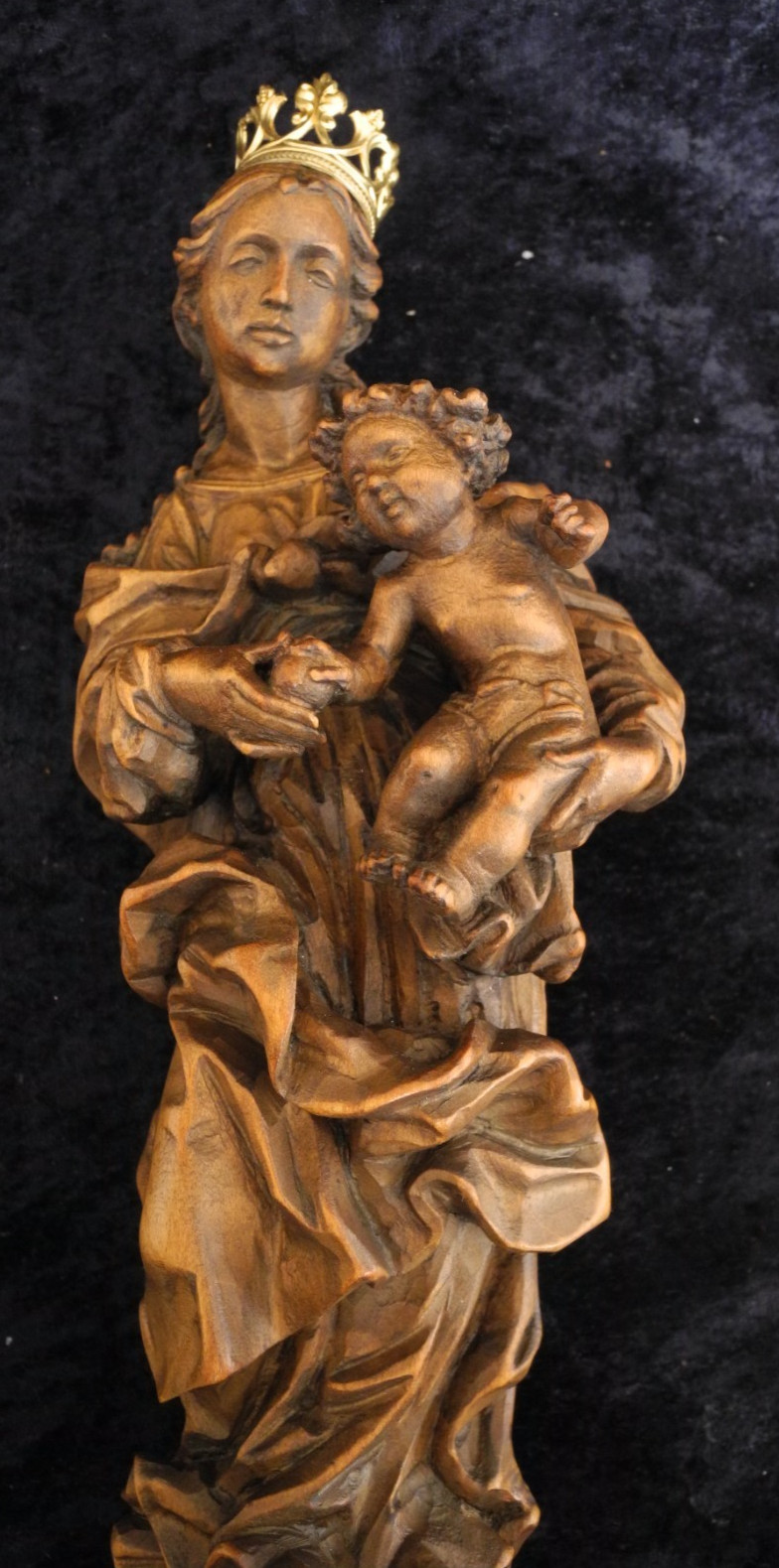 HIGH-QUALITY BAROQUE STYLE WOOD CARVED MADONNA AND CHILD STATUE