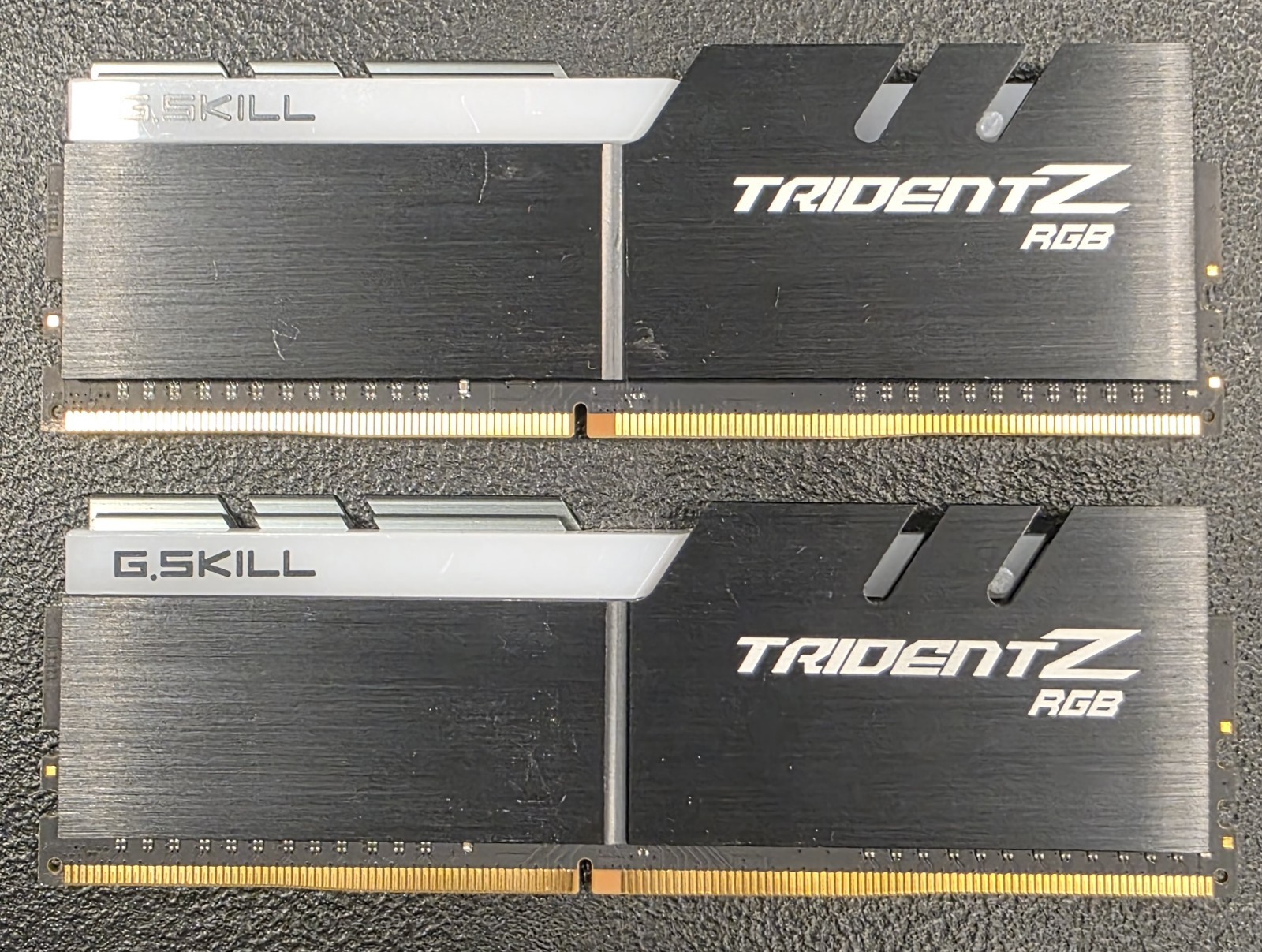 G.Skill Trident Z RGB 16GB (2x8GB) RAM DDR4 3200MHz F4-3200C16D-16GTZR