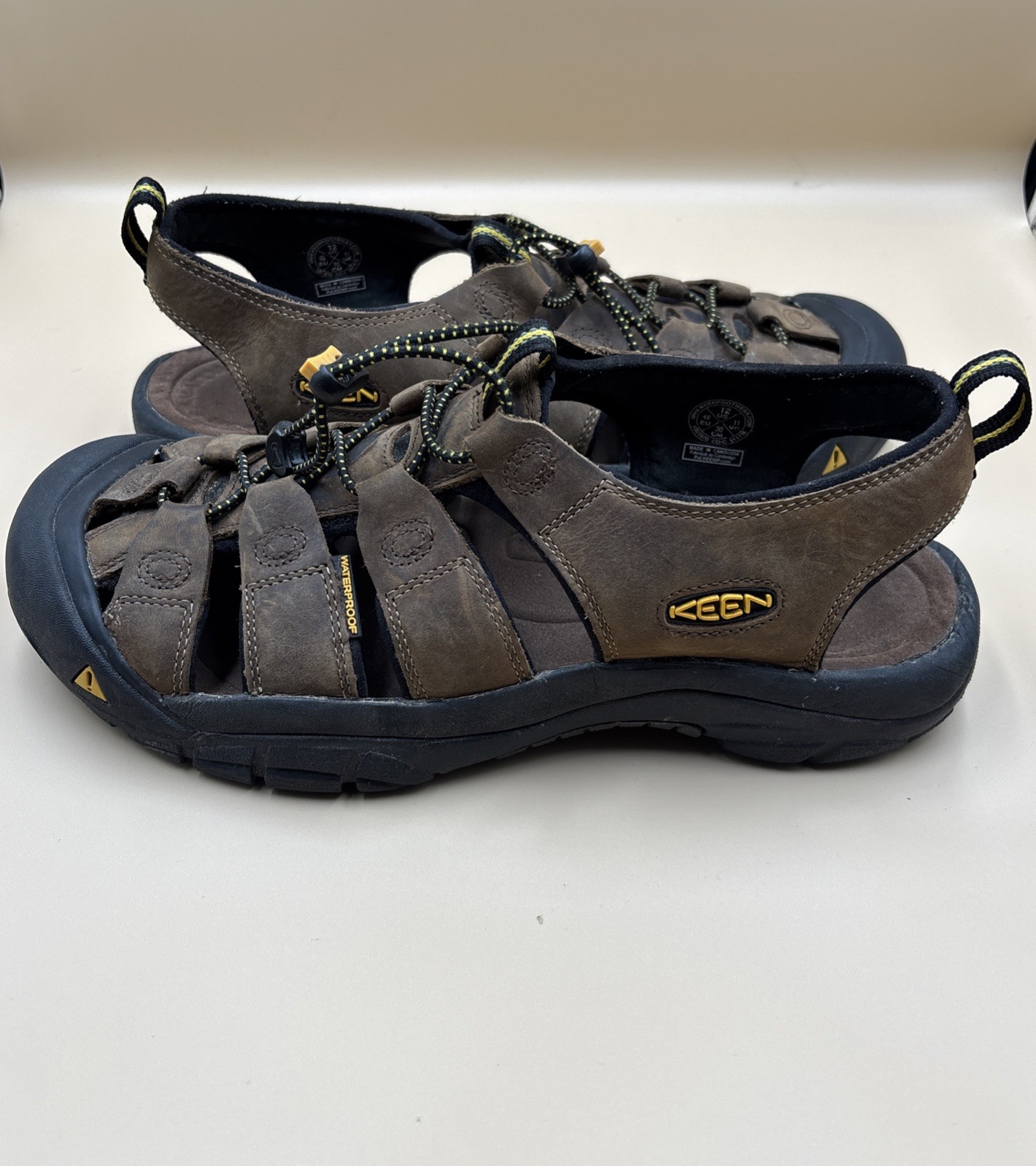 Men\'s Size 12 KEEN Newport  Brown Leather Waterproof Sandals Closed Toe Bungee