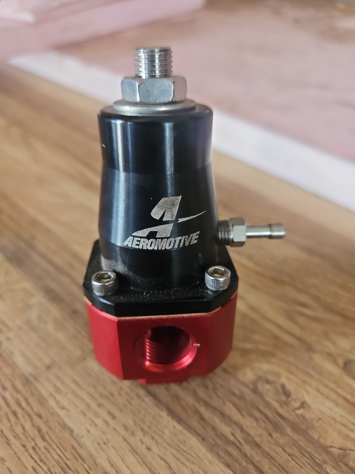 Aeromotive Universal Bypass Regulator Part 13301 for EFI and Carbureted Engines