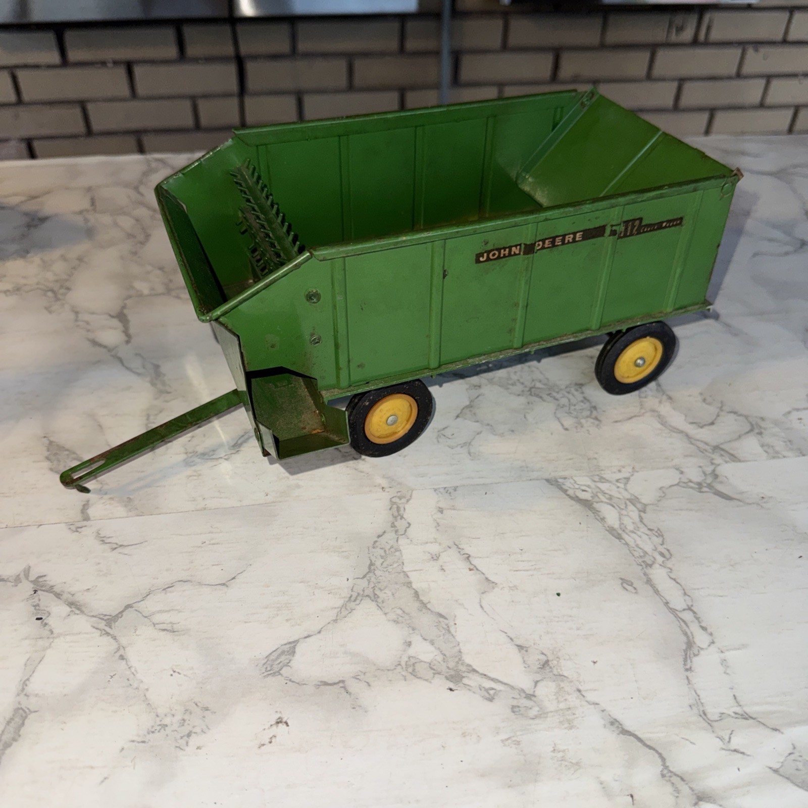  ERTL John Deere 1/16Forage 112 Chuck Wagon Nice Vintage