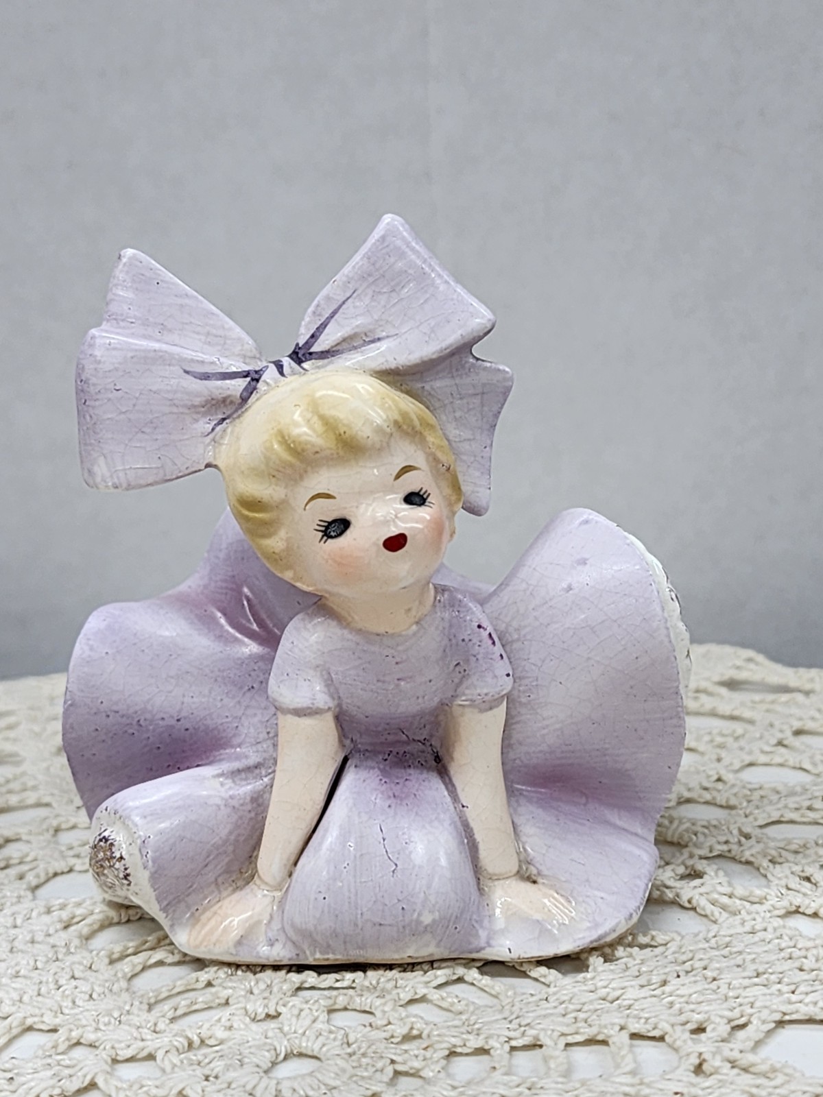 Vintage 1963 Inarco Bloomer Girl Big Bow Kneeling Girl Figurine E-1059 Kitschy 