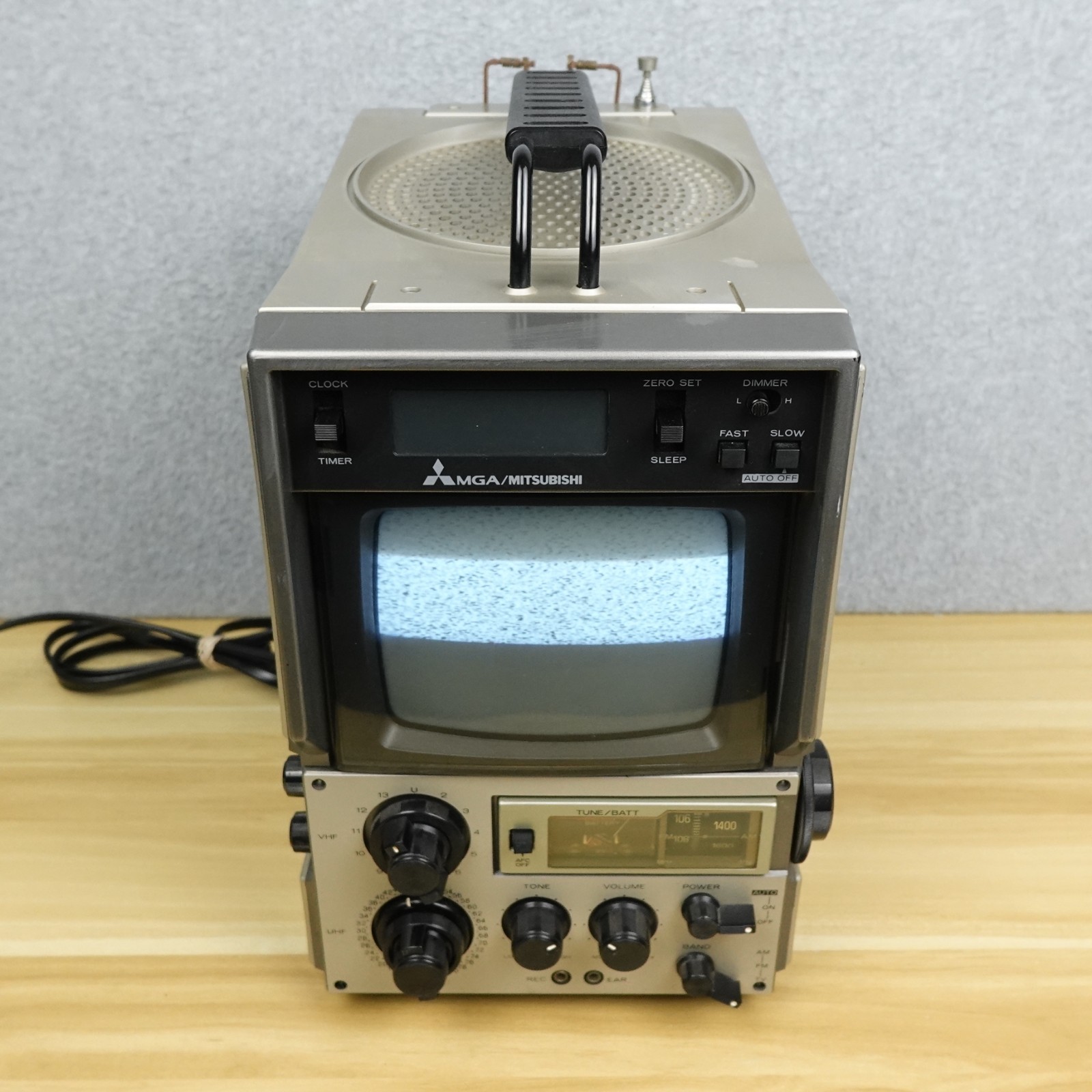 Vintage MGA/Mitsubishi Portable Clock AM/FM/TV Receiver BB-0581 70s/80's Works Vintage MGA/Mitsubishi Portable Clock AM/FM/TV Receiver BB-0581 70s/80's Works