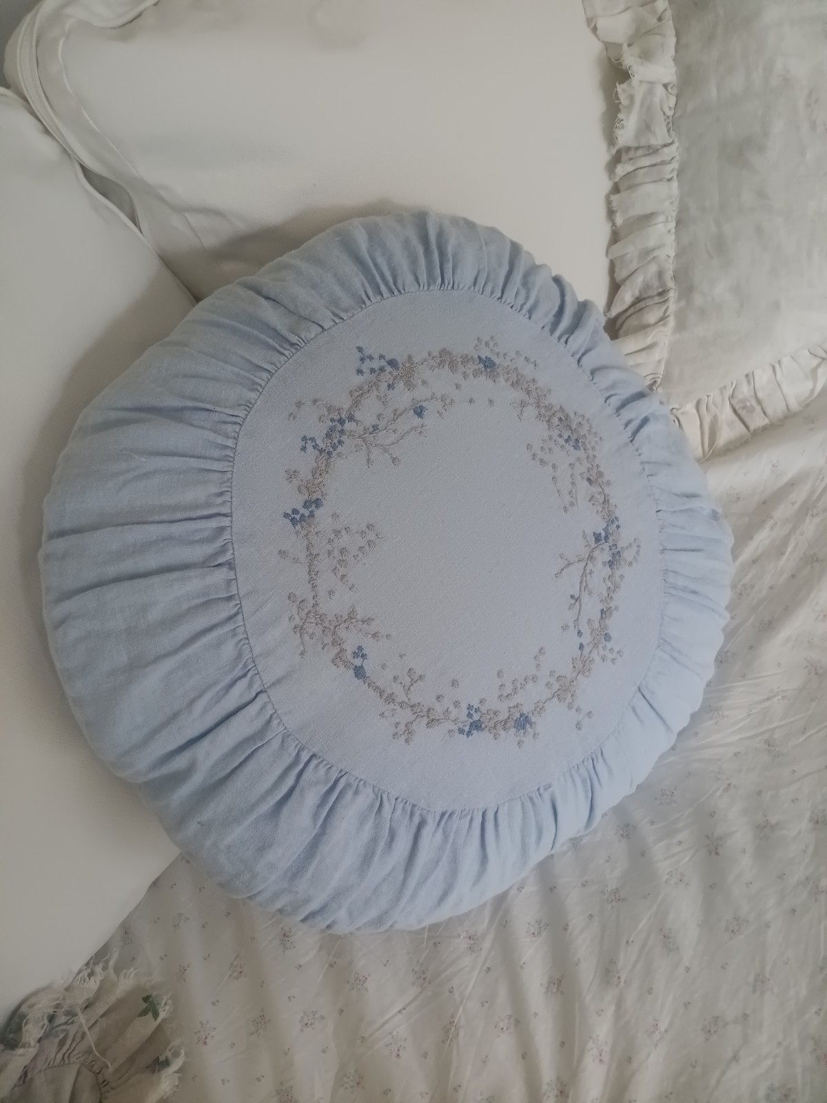 🤍Beautiful Rachel Ashwell Shabby Chic Couture Blue Linen Embroidered Pillow🤍 🤍Beautiful Rachel Ashwell Shabby Chic Couture Blue Linen Embroidered Pillow🤍
